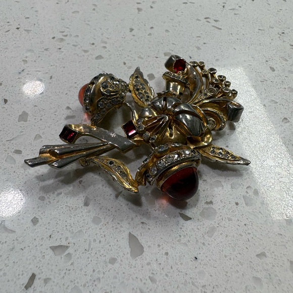 Vintage Jewelry - Elegant Gold and Silver Floral Brooch